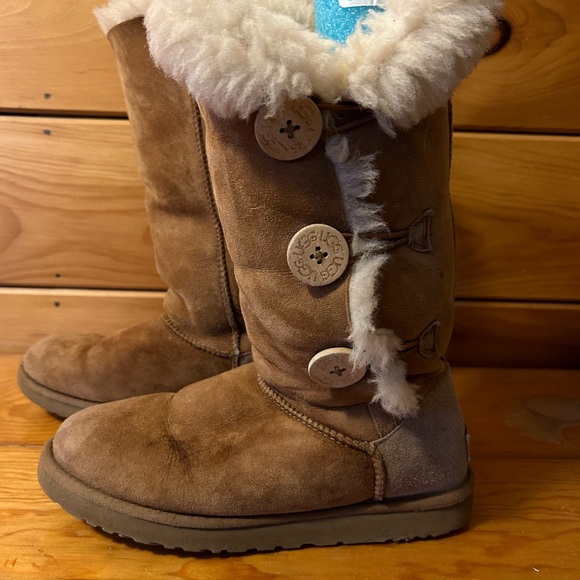 UGG Bailey 3 Button size 8 - Picture 7 of 11